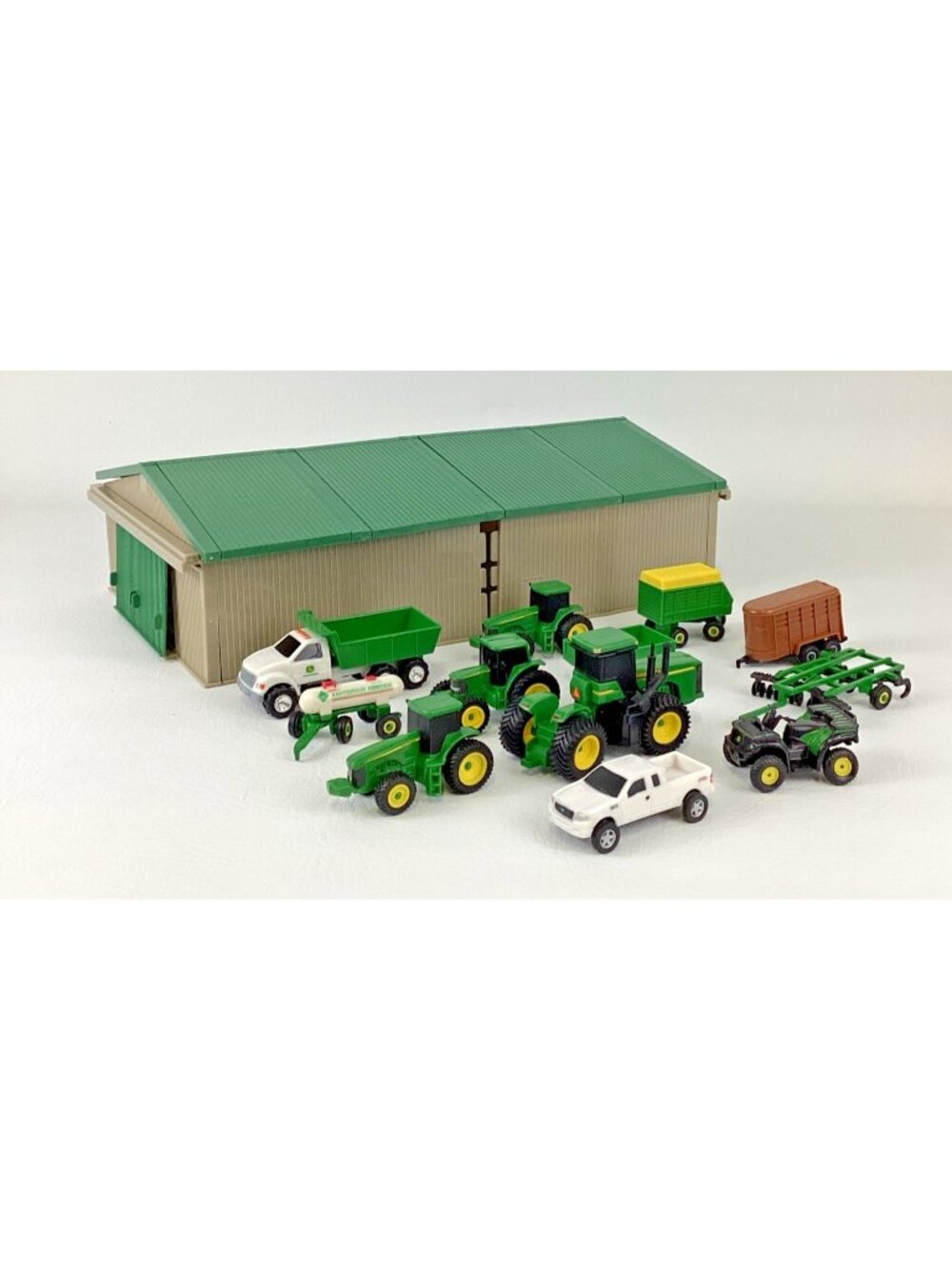 Ertl John Deere 1/64 Scale Farm Barn Playset Tractor 11 Truck Vehicle Lot Bundle